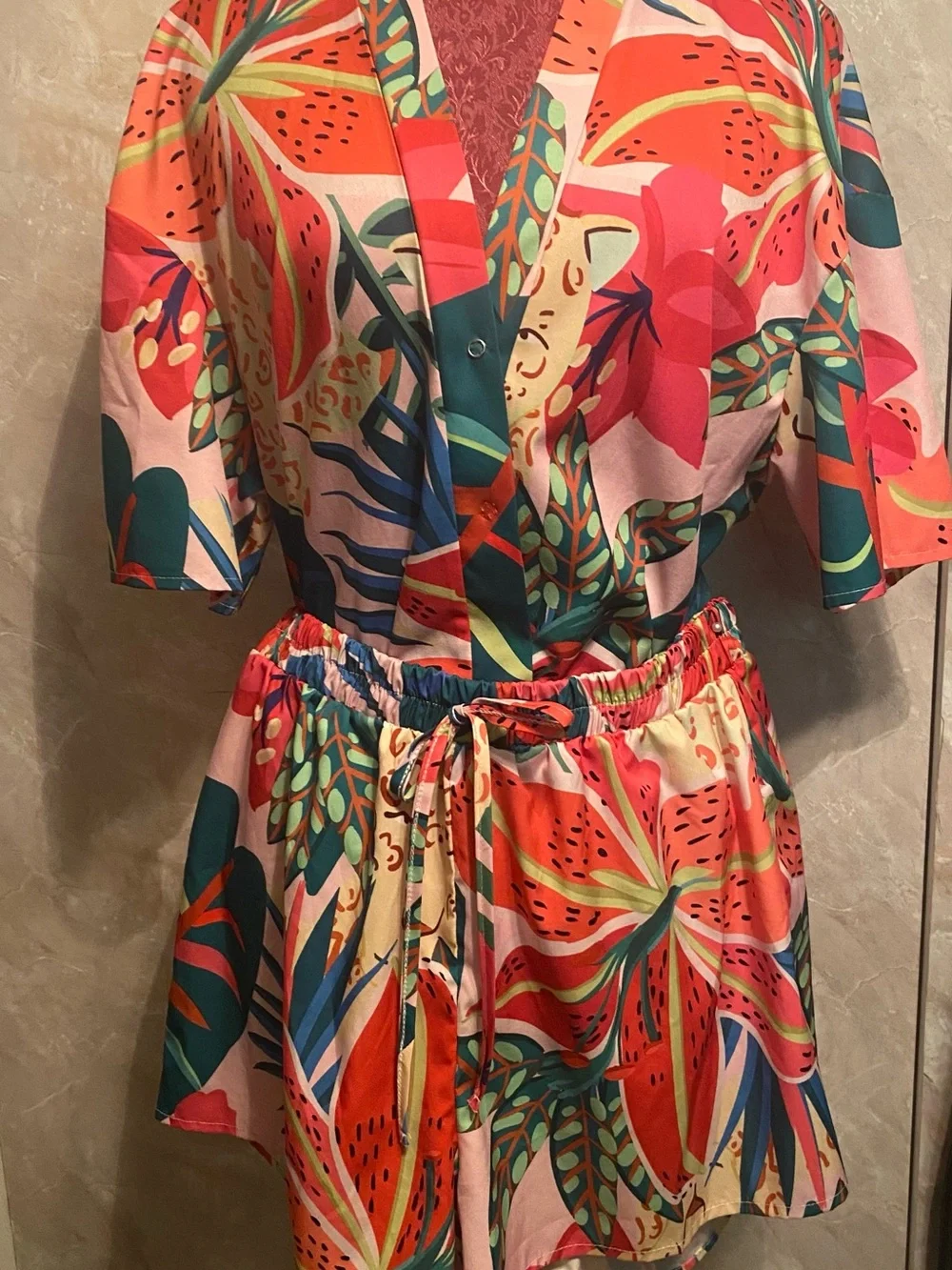 Women’s Tropical Print Two-Piece Short Set - Pink Multicolored Tropical